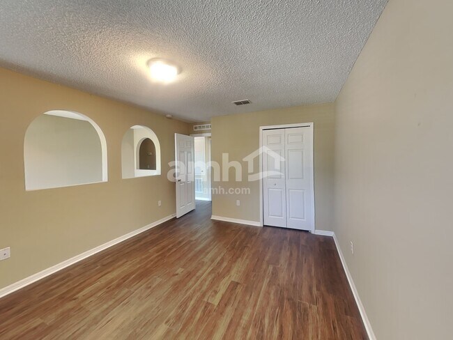 Building Photo - 244 Verzon Ct