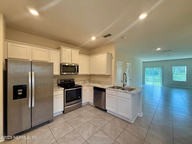 Building Photo - 7765 Legacy Trl