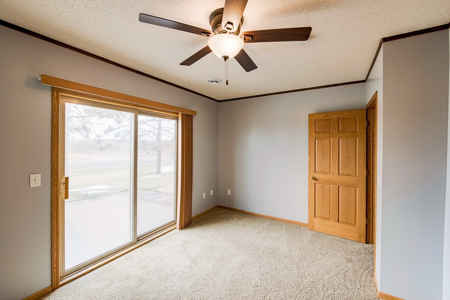 Building Photo - 1728 Ponderosa Ln