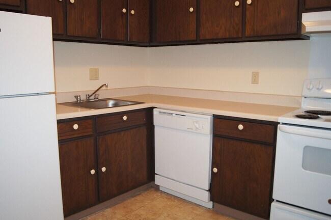 Building Photo - 700 Lee Dr
