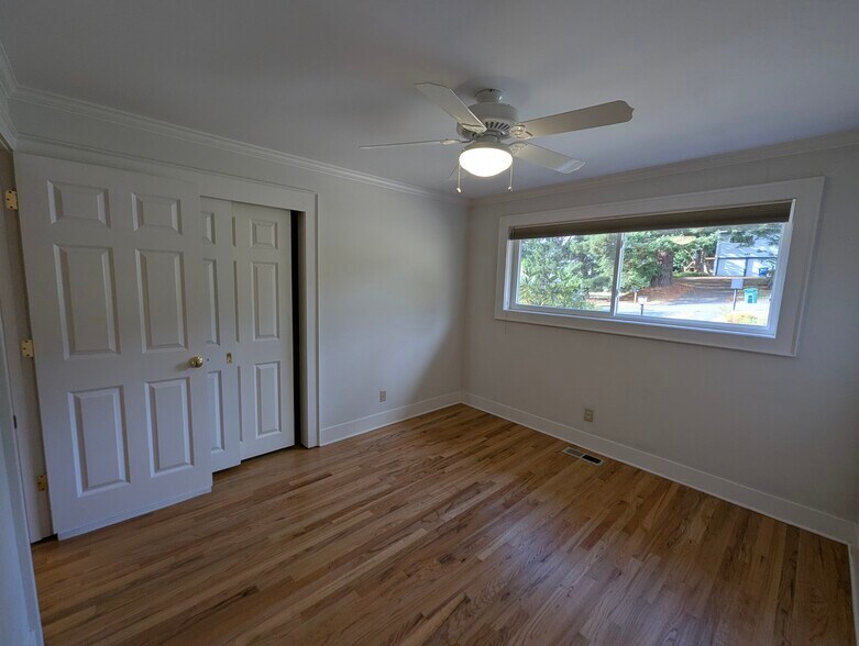 Building Photo - 145 NE 159th St