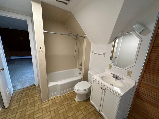 Building Photo - Neil Ave 839-843 CR