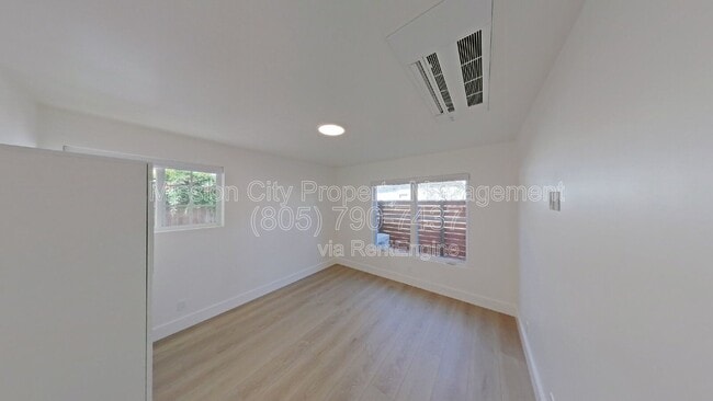 Building Photo - 328 W Pedregosa St