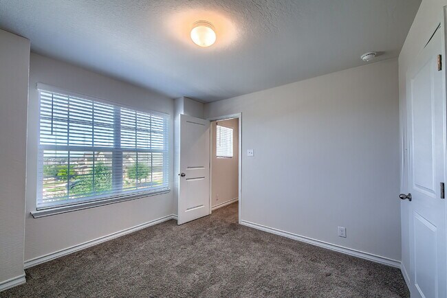 Building Photo - 5-BEDROOM HOME IN WESTPOINTE @ RIVERSTONE