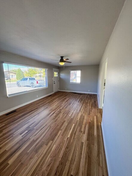 Building Photo - 1261 Walnut Ave