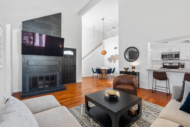 Building Photo - 526 Via De La Valle