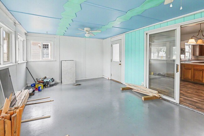 Building Photo - For Rent – 4 Bed 2 Bath Home