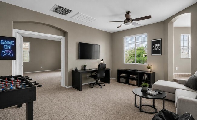 Building Photo - 4129 E Clubview Dr