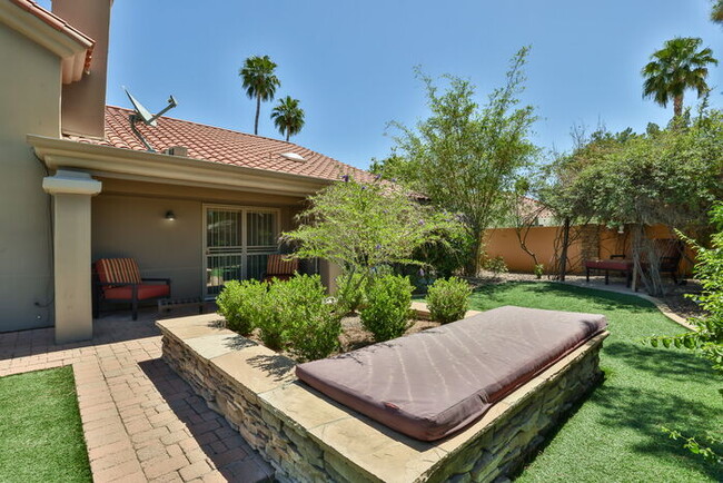 Building Photo - 1307 E Treasure Cove Dr