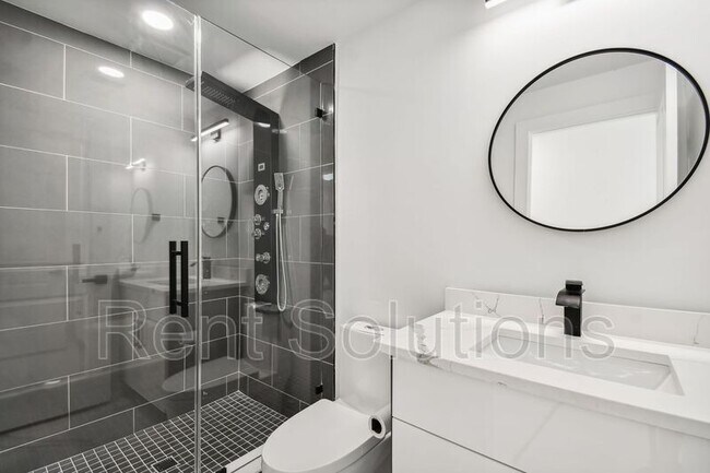 Building Photo - 110 28th Ave N