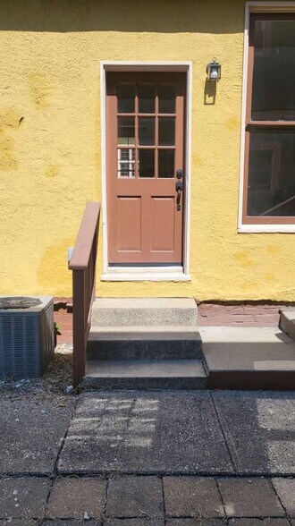 Building Photo - 1912 N Talbott St