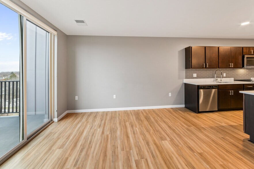 Building Photo - 8041 W Bluemound Rd