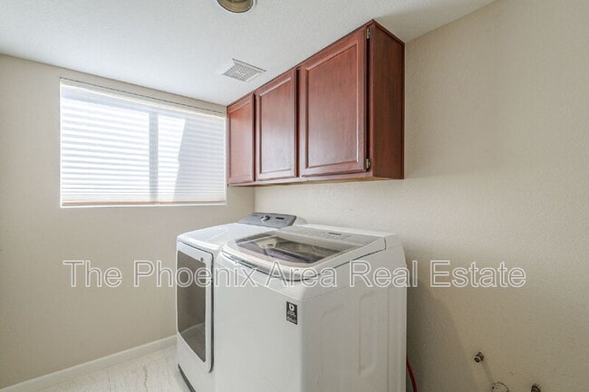 Building Photo - 3761 S Hawthorn Dr