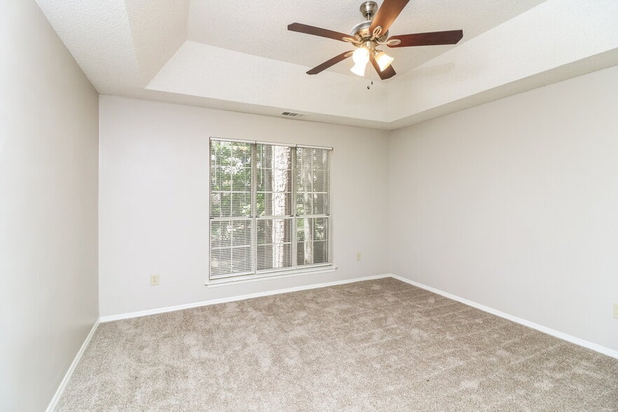 Building Photo - 4034 Sharon Woods Dr