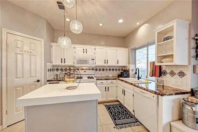 Building Photo - 1813 White Oak Loop