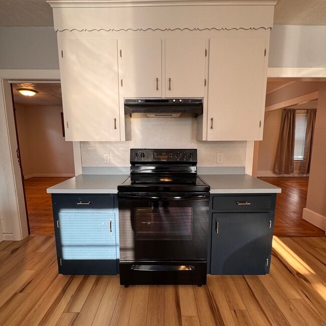 Building Photo - 230 Mechanic St