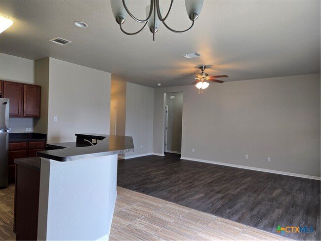 Building Photo - 1214 Jamestown Dr