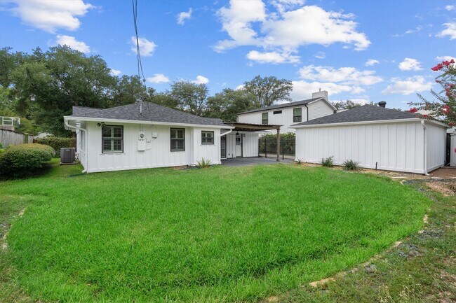 Building Photo - 1328 Bingle Rd