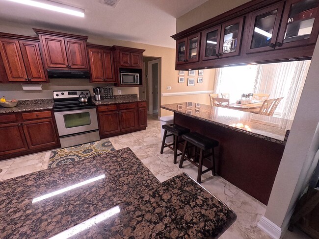 Building Photo - 998 Fay Dr