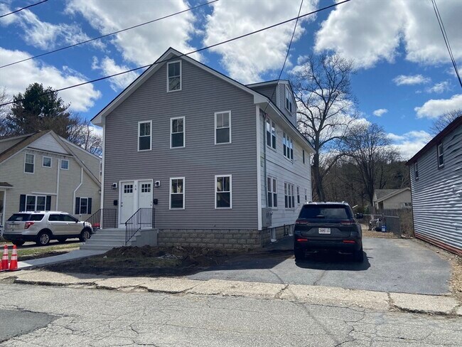 Building Photo - 16 Taft St