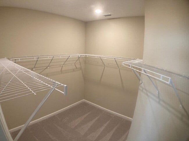 Building Photo - Comfortable 3 Bedroom Home With Great Outdoor Space