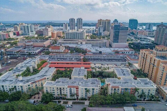 Building Photo - 630 S Sapodilla Ave