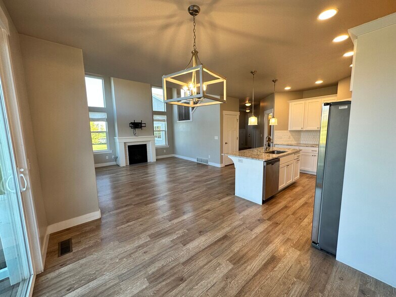 Building Photo - 989 S 2040 W