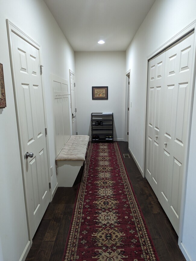 Building Photo - 5 Auction Dr