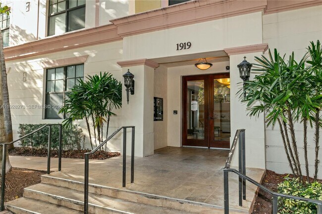 Building Photo - 1919 Van Buren St