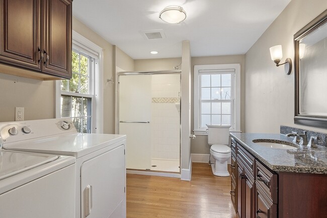 Building Photo - 14 Bacon St