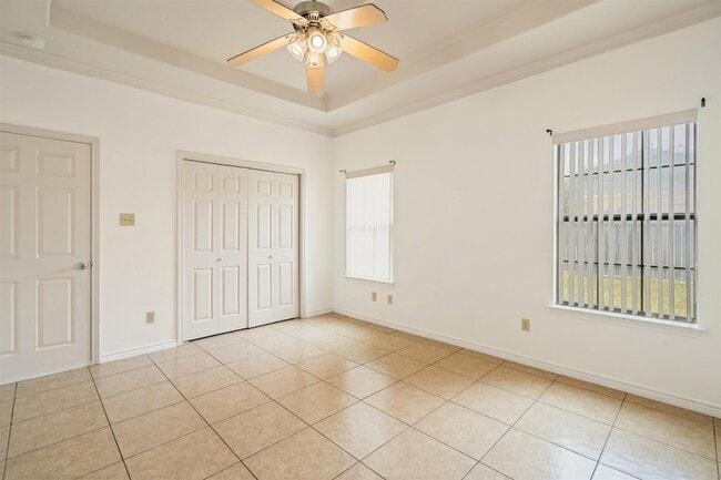 Building Photo - 302 Echo Valley Dr