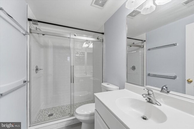 Building Photo - 2425 Huntington Park Dr