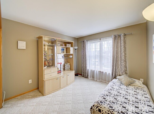 Building Photo - 357 George St