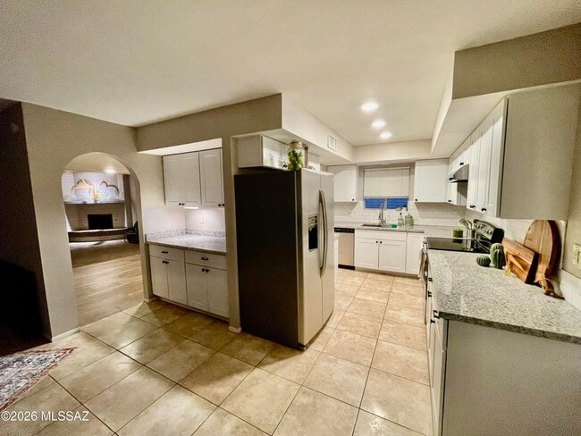 Building Photo - 2434 N Shade Tree Cir