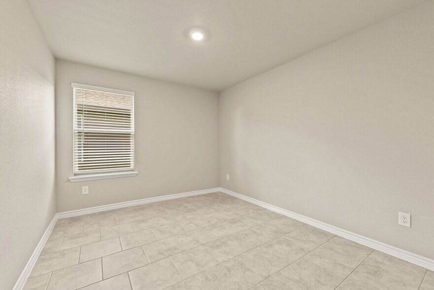 Building Photo - 7906 Lariat Toss Dr