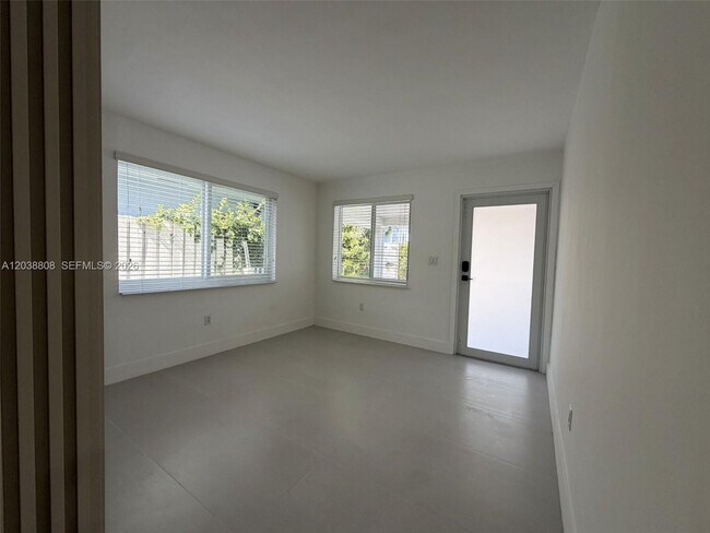 Building Photo - 501 NW 25th Ct