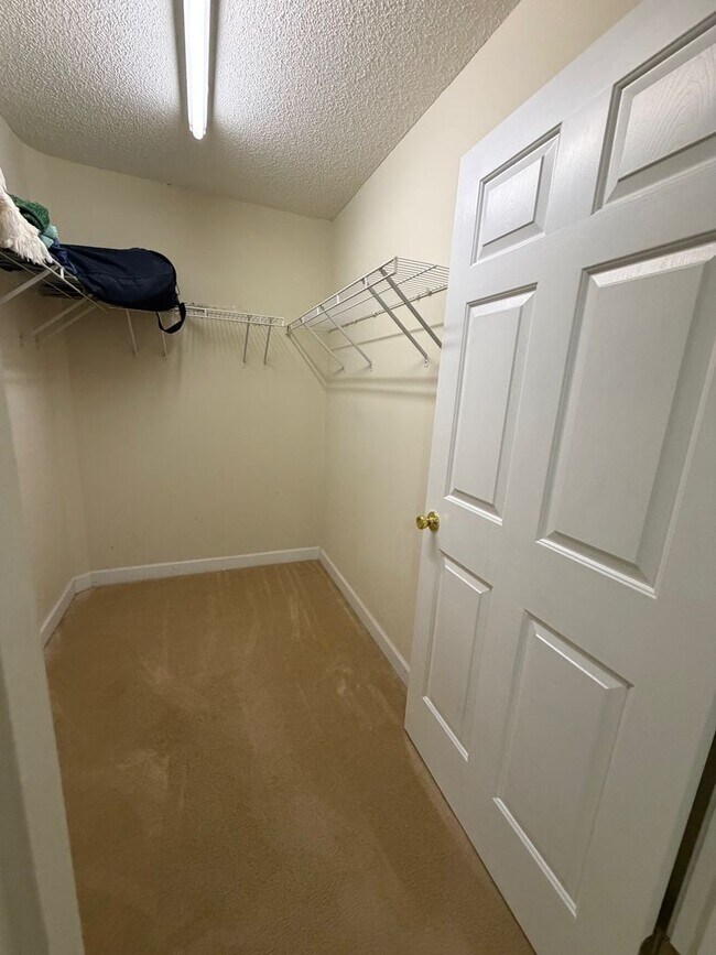 Building Photo - Elon / Townhome