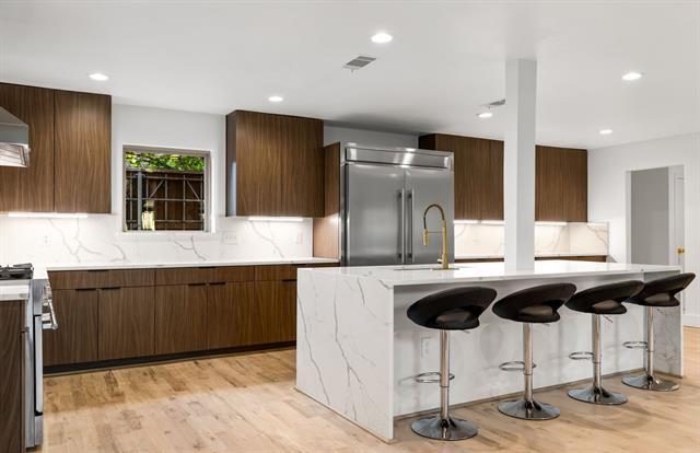 Building Photo - 9415 Hill View Dr