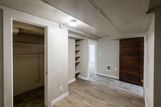 Building Photo - W347IL