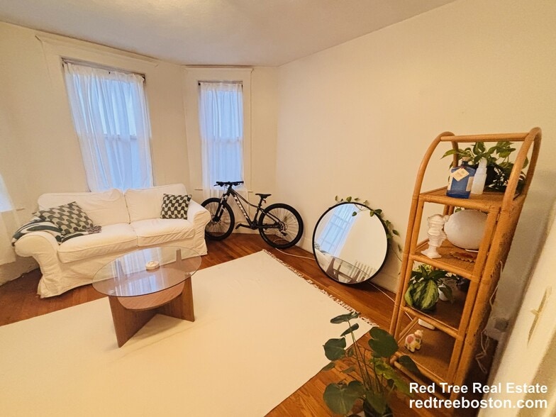 Building Photo - 15 Scottfield Rd