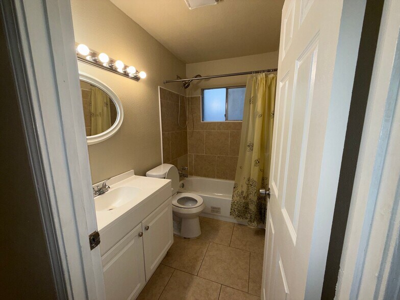 Building Photo - 12246 Palmyra Dr