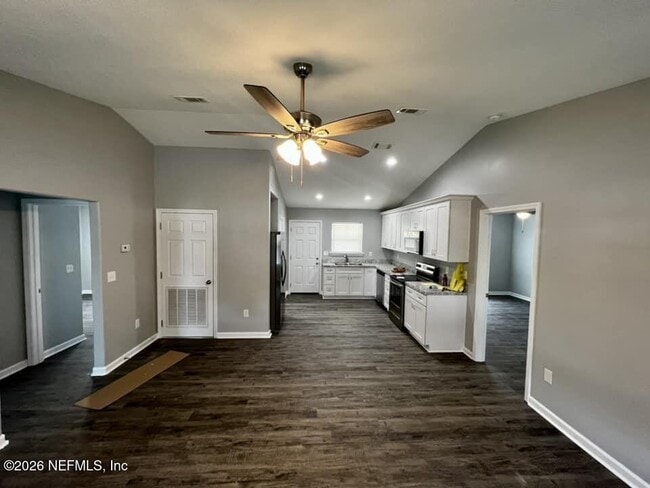 Building Photo - 11169 Thomas Dr