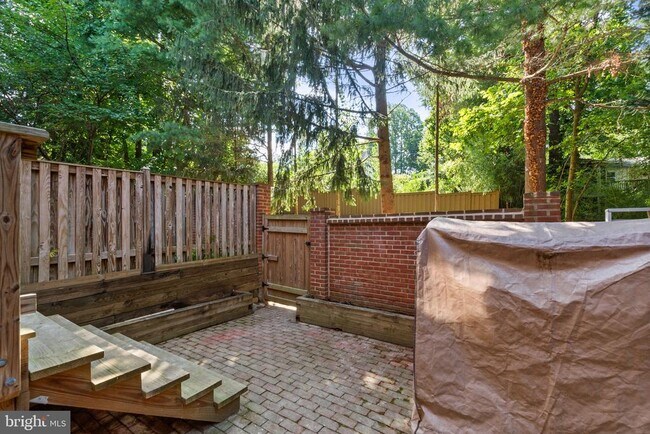 Building Photo - 6860 Williamsburg Pond Ct