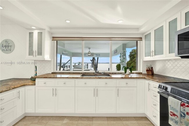 Building Photo - 69 Shoreland Dr