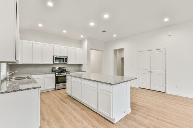 Building Photo - 3914 Sugardale St