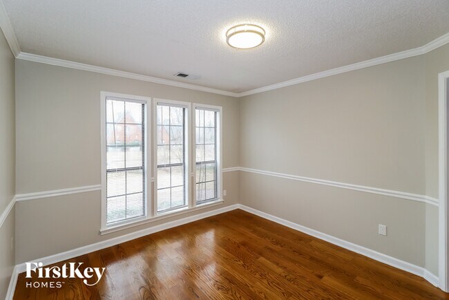 Building Photo - 3862 Oak Forest Dr