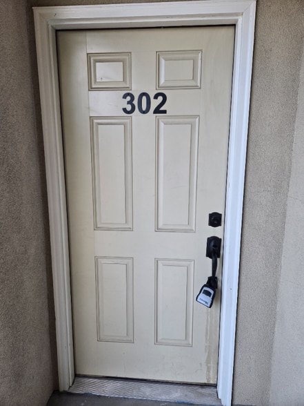 Building Photo - 430 W Pikes Peak Ave