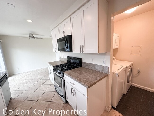 Building Photo - Remodeled condo in Bayshores in Oceanside!