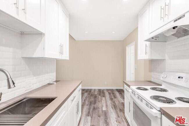 Building Photo - 3831 Beethoven St