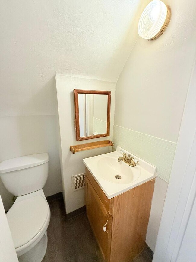 Building Photo - Freshly updated 4BD 1.5BA in Verona!!!